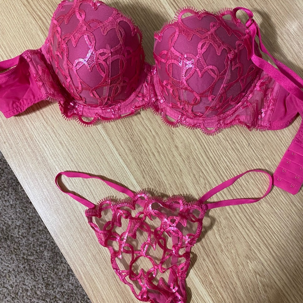 Victoria's Secret Pink Valentines Day Lace Bra Set